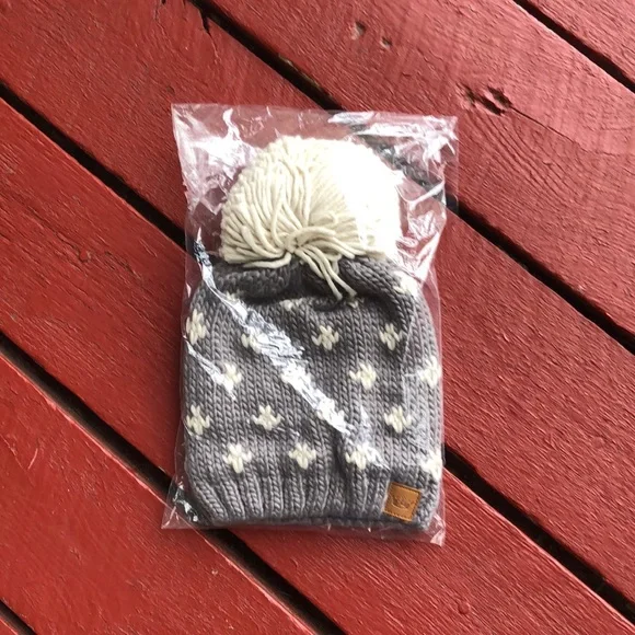 Stocking Hat! Fully lined! Chunky Soft Knit! Large Pom Pom! New in Packa… - Picture 2 of 5